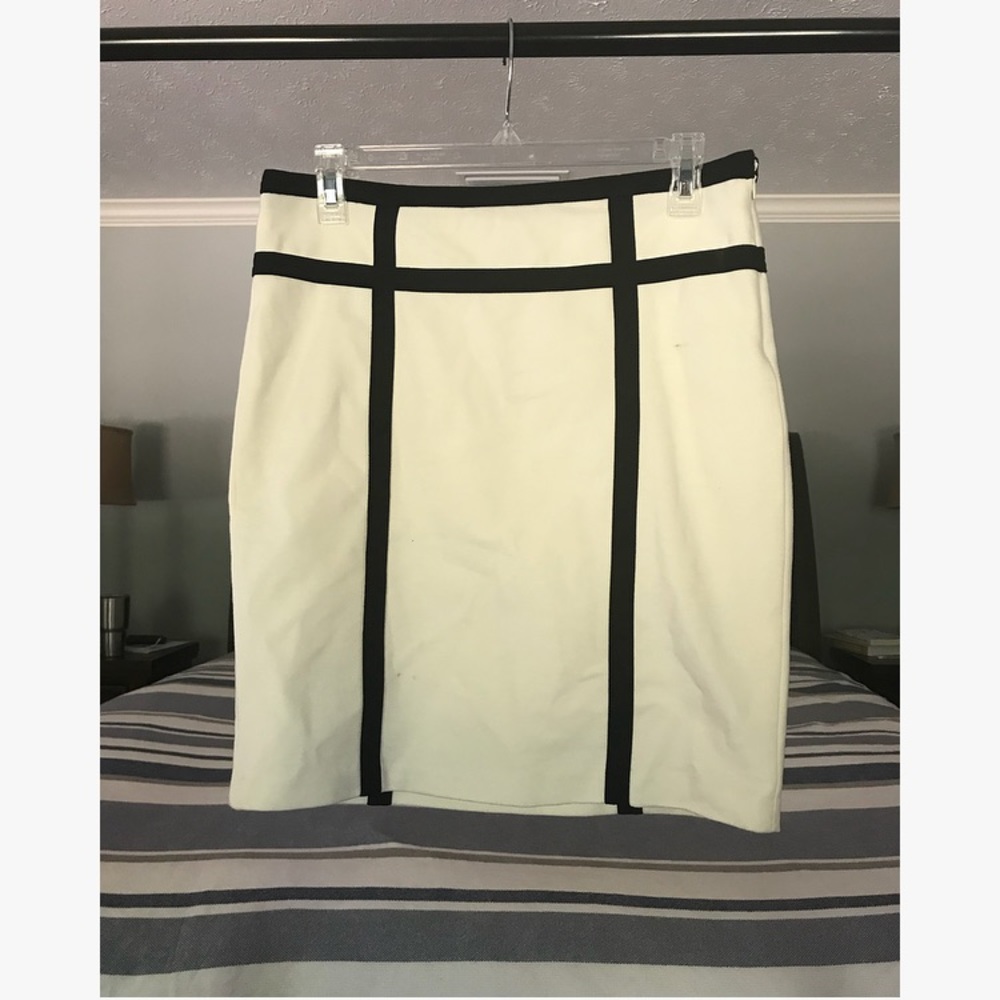 Cache skirt - off-white and black